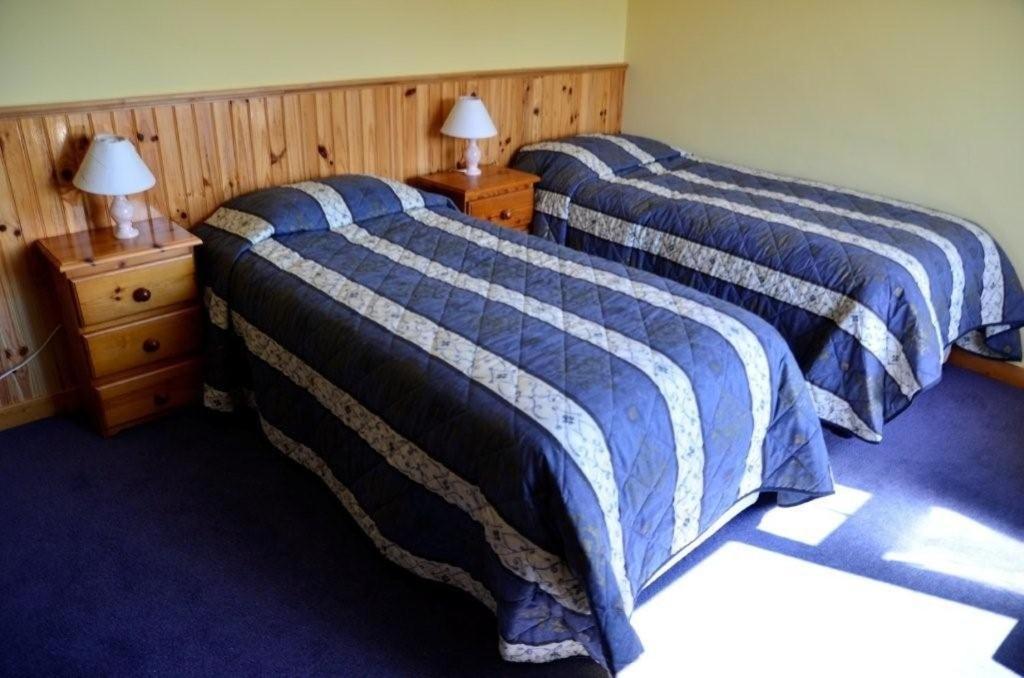 Decourcey'S Hazelbrook Farmhouse B&B Cleggan Chambre photo