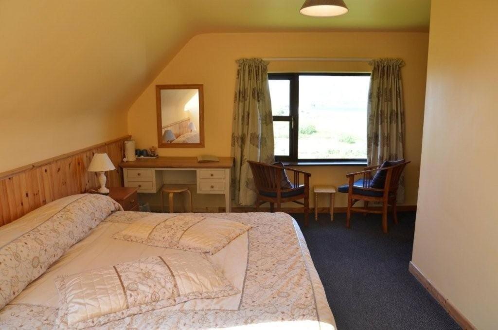 Decourcey'S Hazelbrook Farmhouse B&B Cleggan Chambre photo